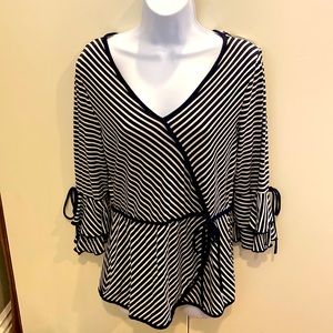 L Belah & Codey stripe black/ white with tires on sleeves and in front